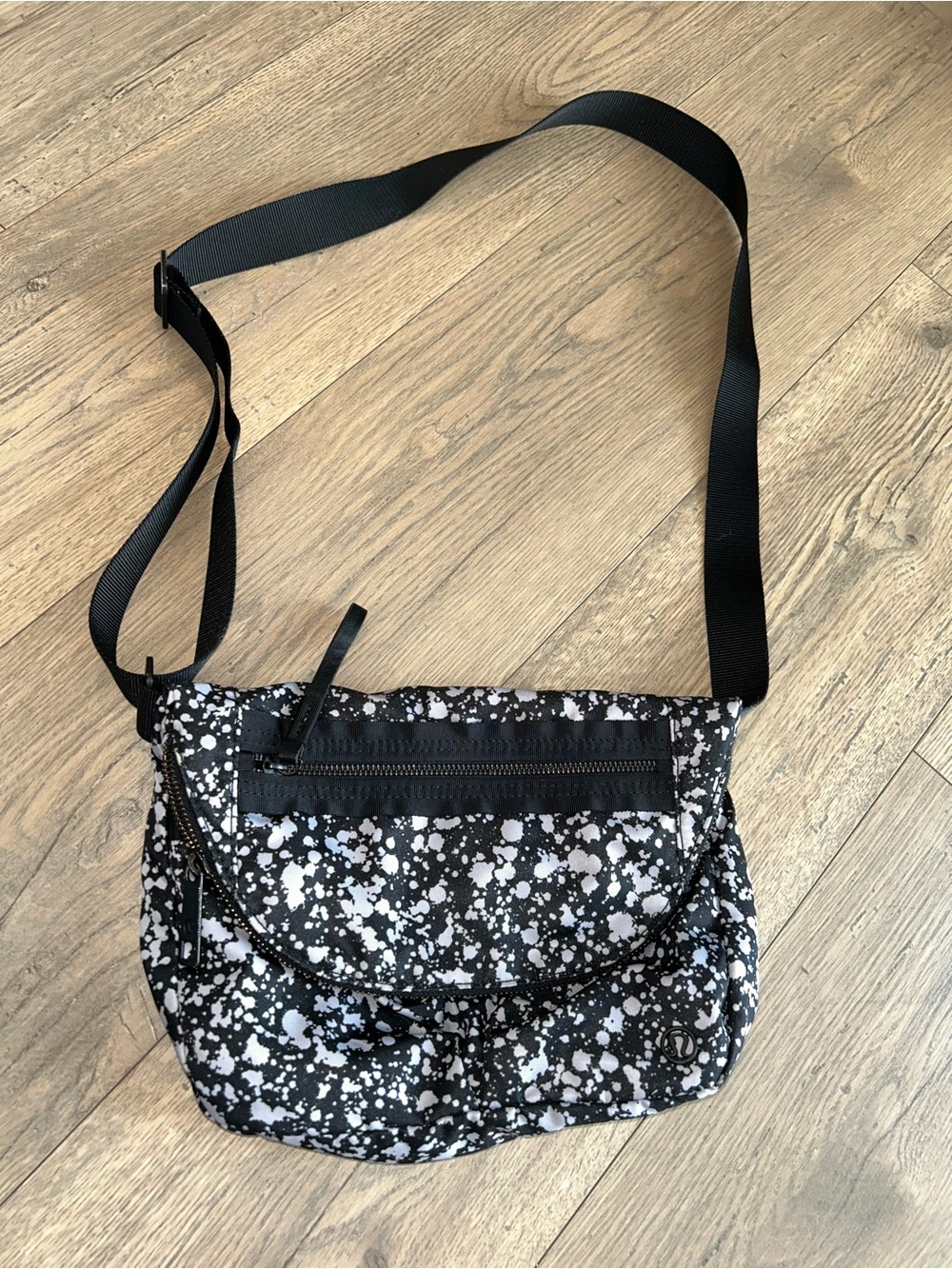 Lululemon Black & White Crossbody Bag/Shoulder Bag